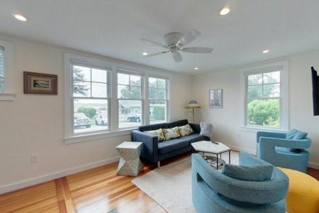 23 Warren Avenue 1, Middletown, Rhode Island 02842, HOA KỲ