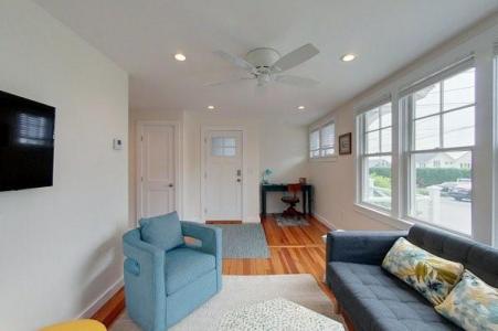 23 Warren Avenue 1, Middletown, Rhode Island 02842, HOA KỲ
