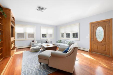 21 Plum Beach Road, North Kingstown, Rhode Island 02852, USA