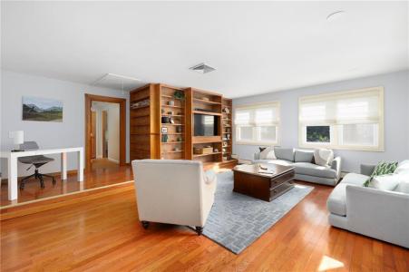 21 Plum Beach Road, North Kingstown, Rhode Island 02852, USA