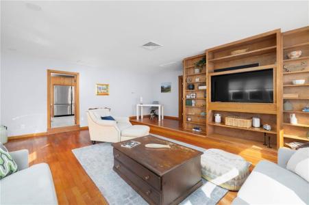 21 Plum Beach Road, North Kingstown, Rhode Island 02852, USA