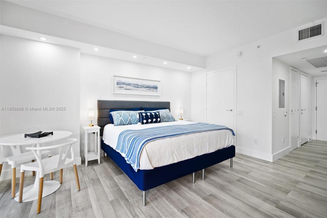 1300 Brickell Bay Dr 905, Miami, Florida 33131, Stati Uniti