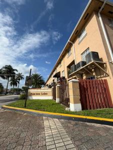 17415 NW 75th Pl 103, Hialeah, Florida 33015, USA