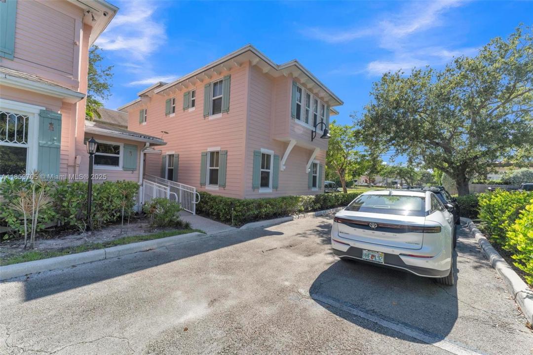 124 N Swinton Ave B, Delray Beach, Florida 33444