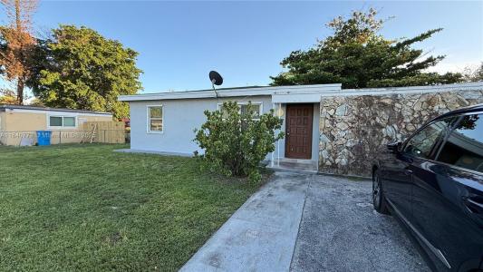 24 Miami Gardens Rd, West Park, Florida 33023, USA