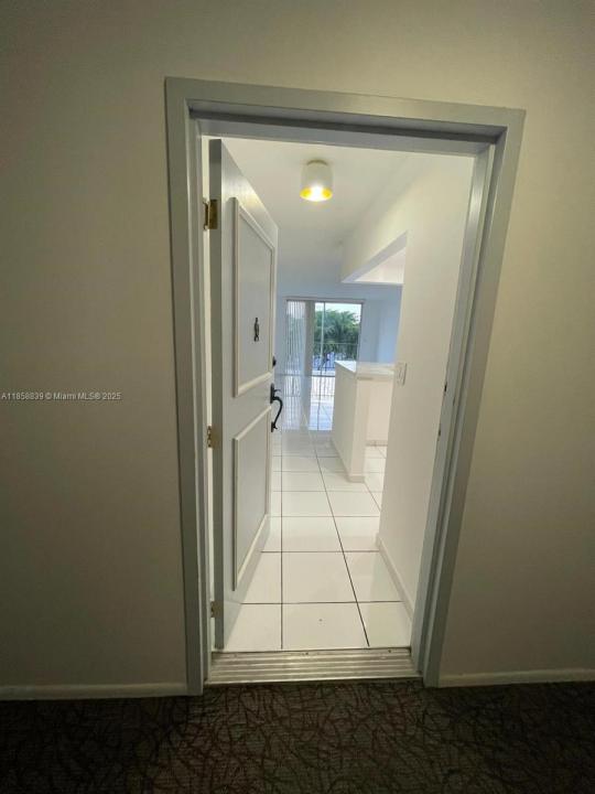 1465 NE 123rd St 412, North Miami, フロリダ 33161, アメリカ合衆国