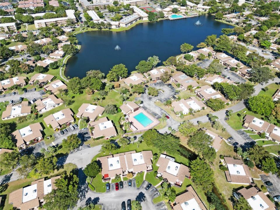 114 Essex Rd 1-36, Hollywood, Florida 33024, USA