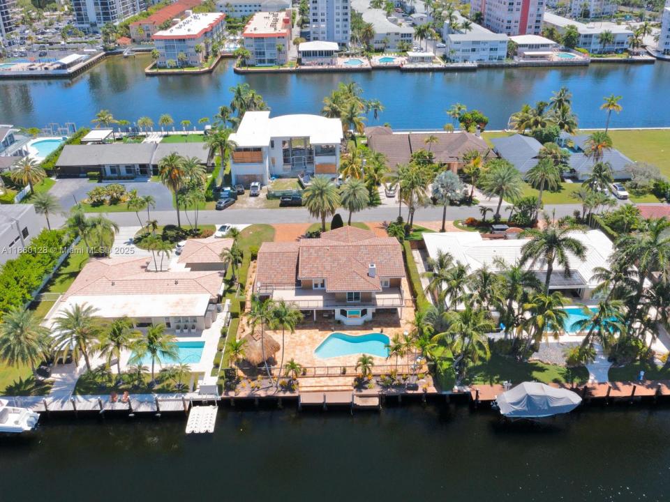 624 Palm Dr, Hallandale Beach, Florida 33009