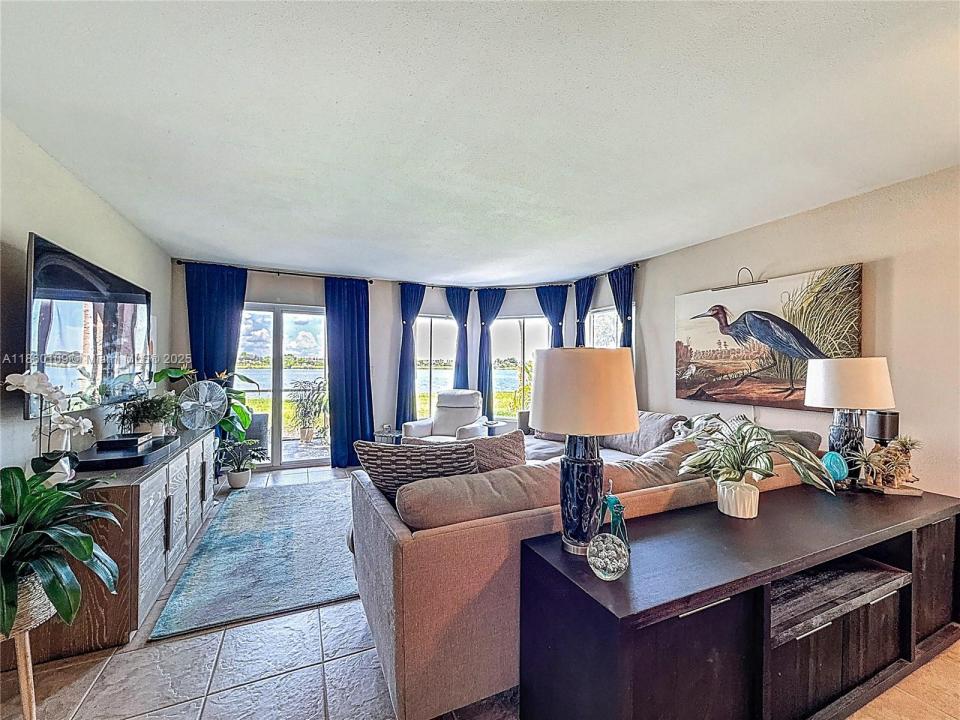 2647 NW 33rd St 2306, Oakland Park, Florida 33309