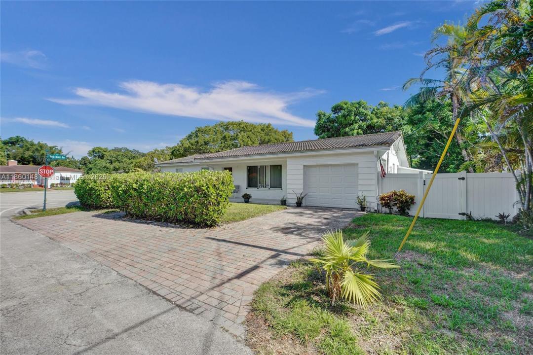10 NW 100th St, Miami Shores, פלורידה 33150, ארצות הברית של אמריקה 