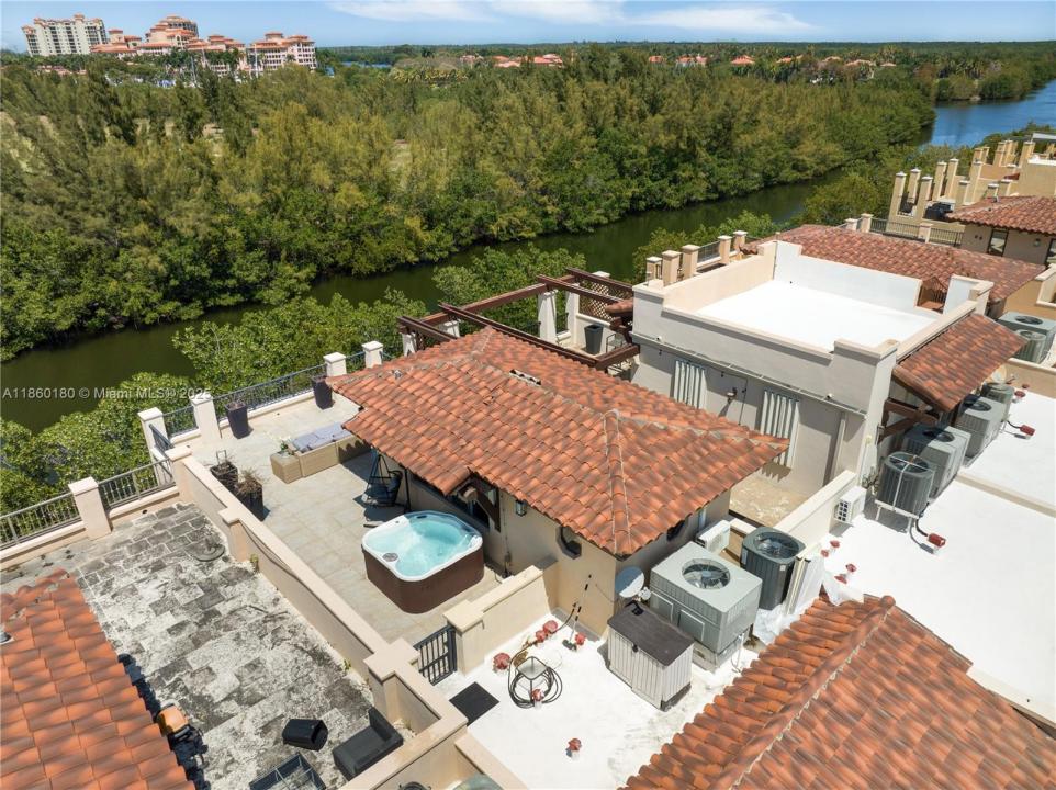 6222 Paradise Point Drive 6222, Palmetto Bay, פלורידה 33157, ארצות הברית של אמריקה 