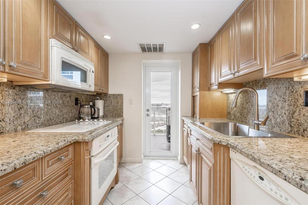 2701 N Ocean Blvd 14B, Fort Lauderdale, Floryda 33308, USA