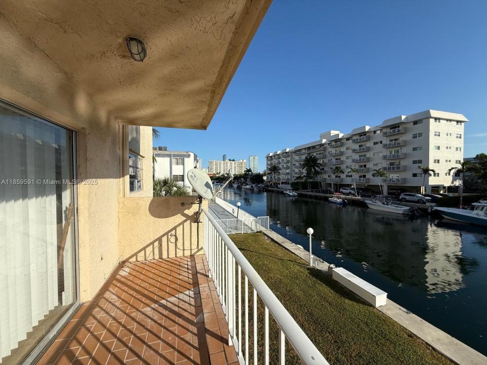 3522 NE 171 ST 201, North Miami Beach, Florida 33160, Amerika Birleşik Devletleri
