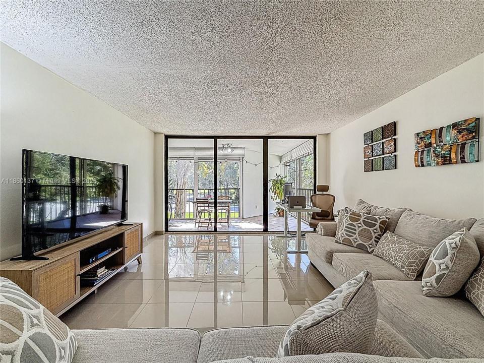 16475 Golf Club Rd 202, Weston, Florida 33326