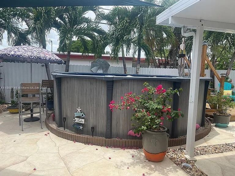 6520 W 8th Ln, Hialeah, Floryda 33012, USA