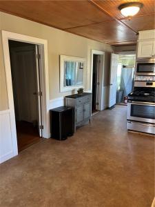 272 Riverside Street, Portsmouth, Rhode Island 02871