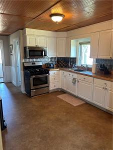 272 Riverside Street, Portsmouth, Rhode Island 02871