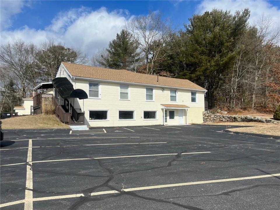 1049 Tiogue Avenue, Coventry, Rhode Island 02816, USA