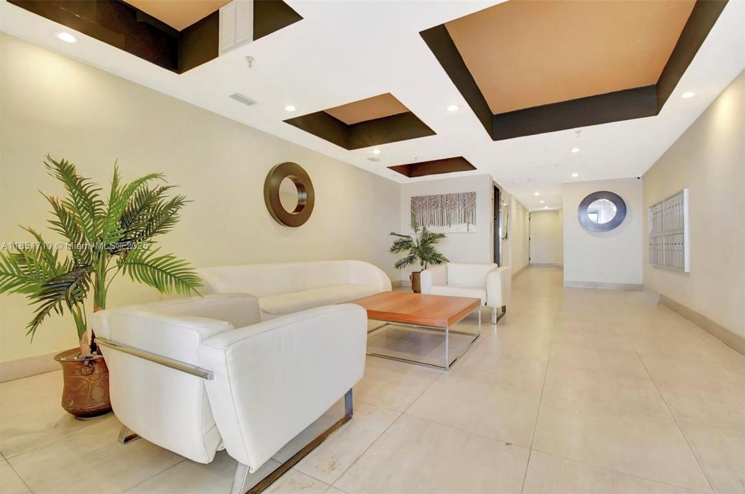 2924 Collins Avenue 303, Miami Beach, Florida 33140