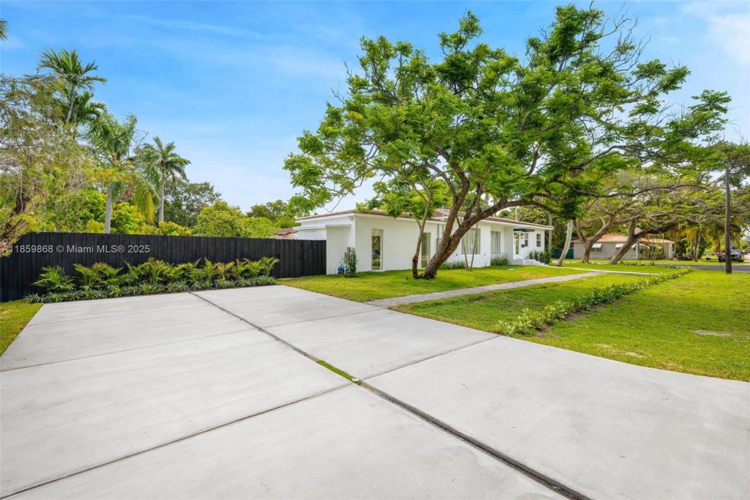 701 NE 119th St, Biscayne Park, فلوريدا 33161, الولايات المتحدة