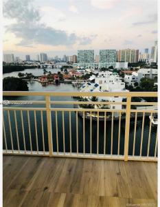 400 Kings Point Dr 1111, Sunny Isles Beach, Florida 33160, USA