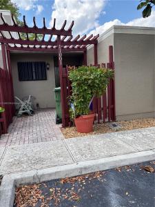 11001 N Lakeview Dr 11001, Pembroke Pines, Florida 33026, USA