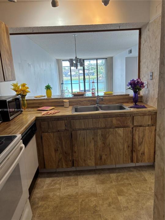 11001 N Lakeview Dr 11001, Pembroke Pines, Flórida 33026, Estados Unidos