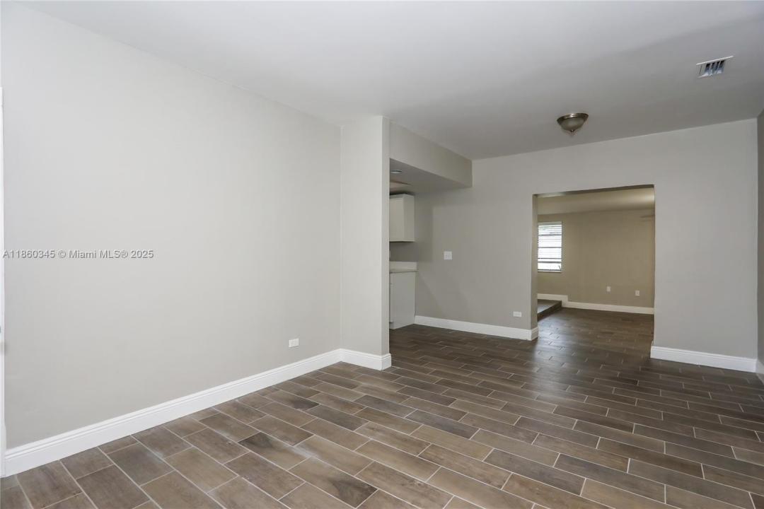 1041 NW 136th St, Miami, فلوريدا 33168, الولايات المتحدة