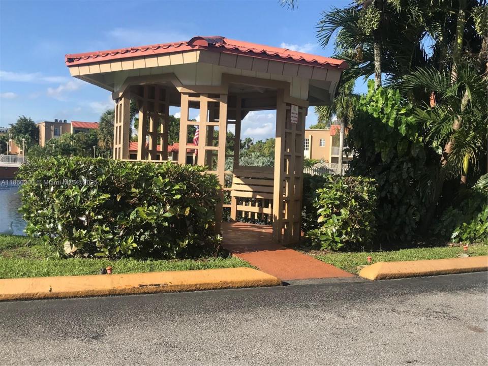 5231 Geneva 301, Doral, Florida 33166