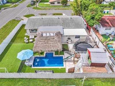 2575 NE 214th St, Miami, Florida 33180, USA