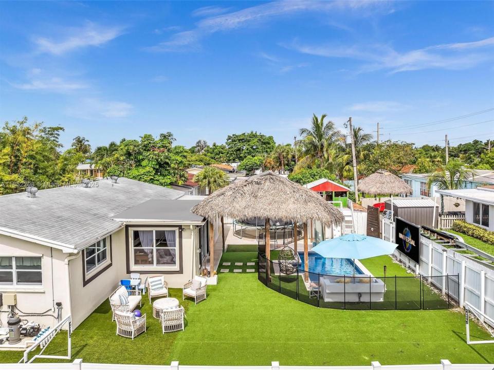2575 NE 214th St, Miami, フロリダ 33180, アメリカ合衆国