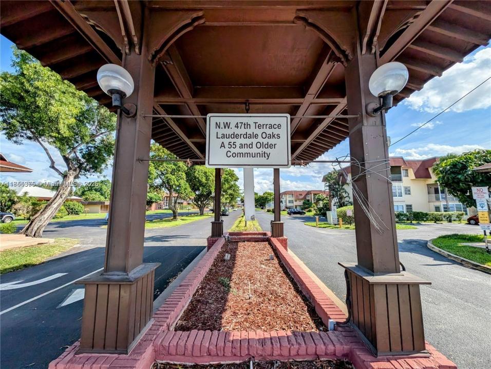 3081 NW 47TH TER 112, Lauderdale Lakes, Florida 33313, USA