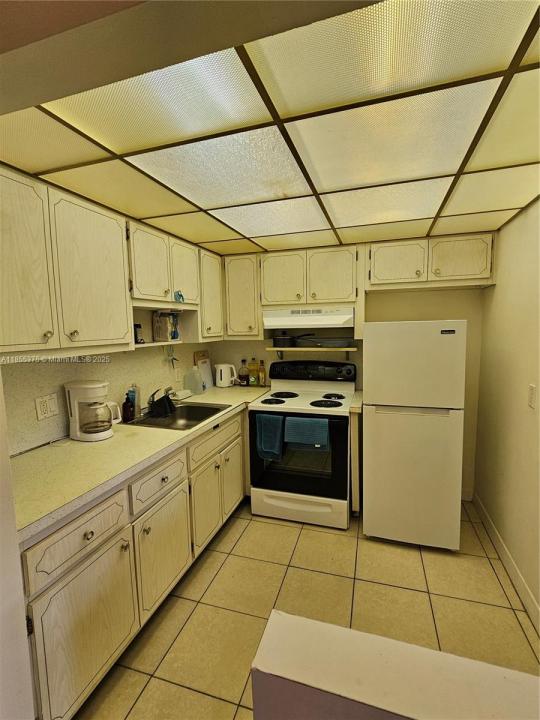3081 NW 47TH TER 112, Lauderdale Lakes, Florida 33313, USA