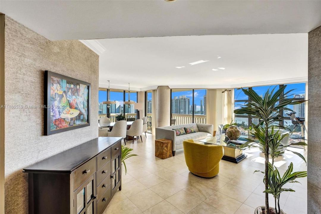 1000 W Island Blvd 2309, Aventura, Florida 33160