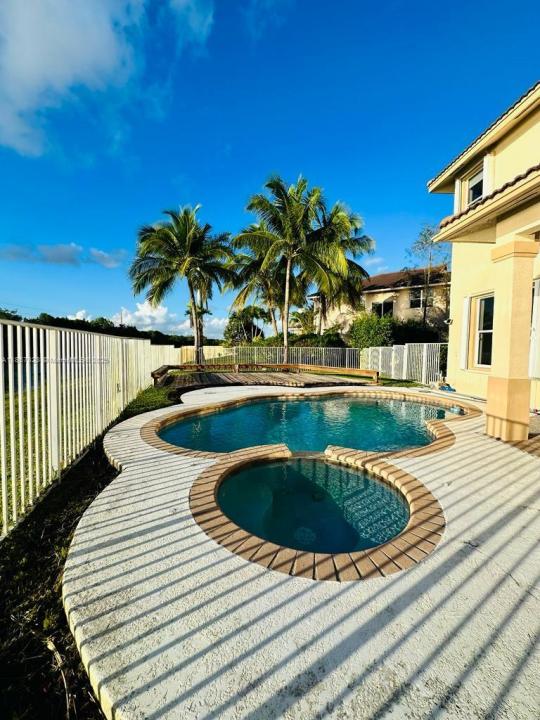 1887 Harbor View Cir, Weston, Floride 33327, États-Unis