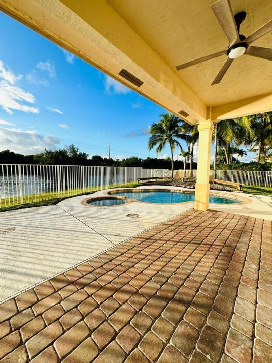 1887 Harbor View Cir, Weston, Floride 33327, États-Unis