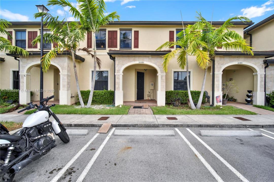 10480 W 33rd Ln, Hialeah, Florida 33018, Estados Unidos