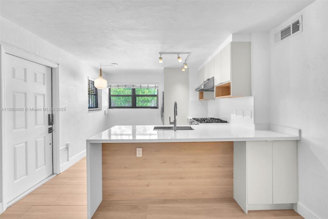 3265 Virginia St 8, Miami, Floride 33133, États-Unis