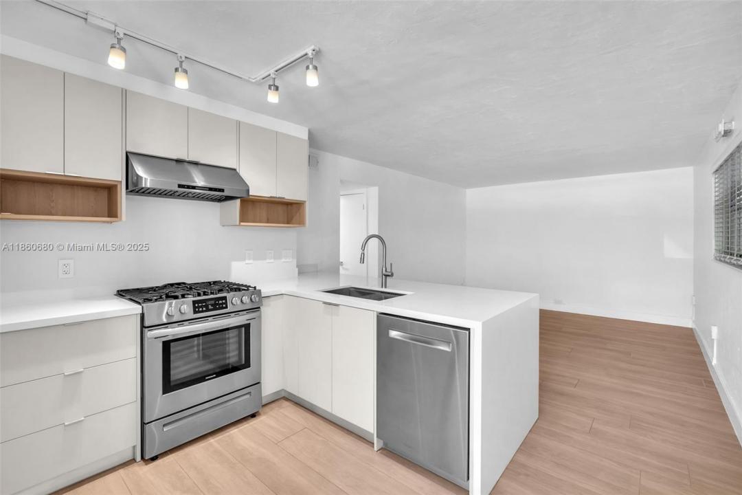 3265 Virginia St 8, Miami, Floride 33133, États-Unis