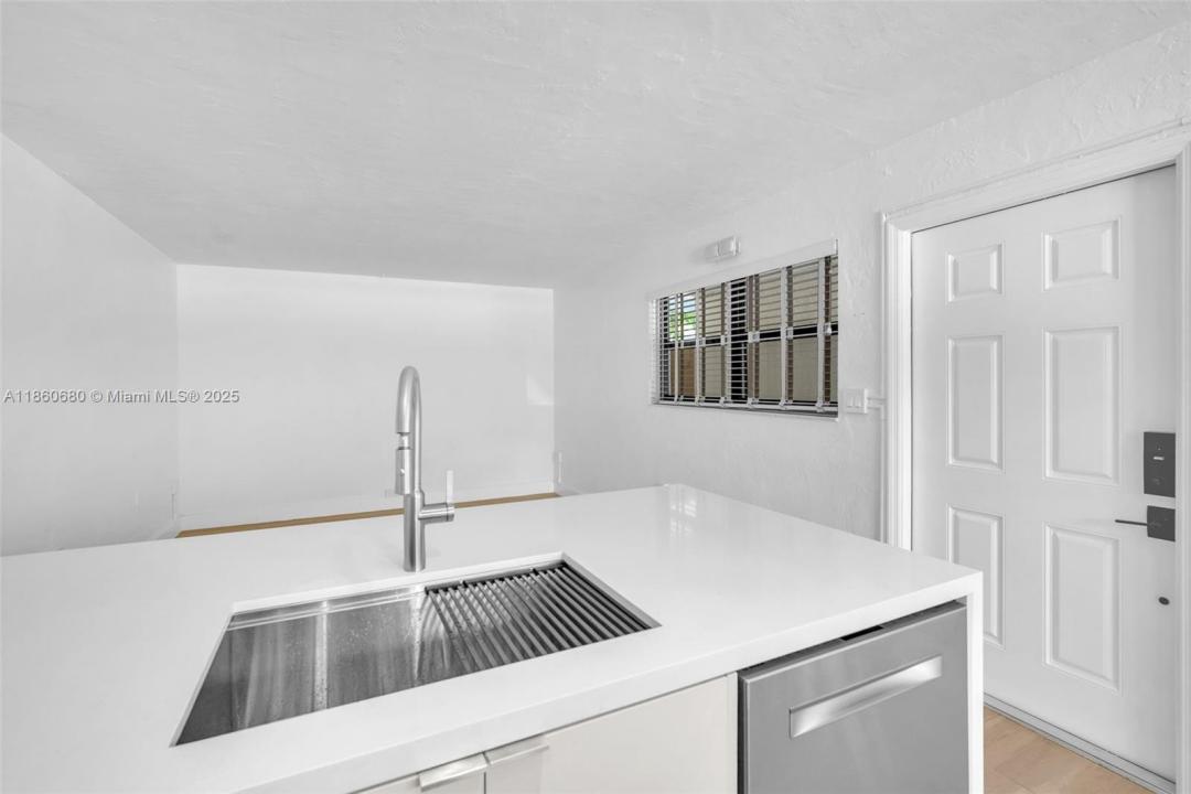 3265 Virginia St 8, Miami, Floride 33133, États-Unis