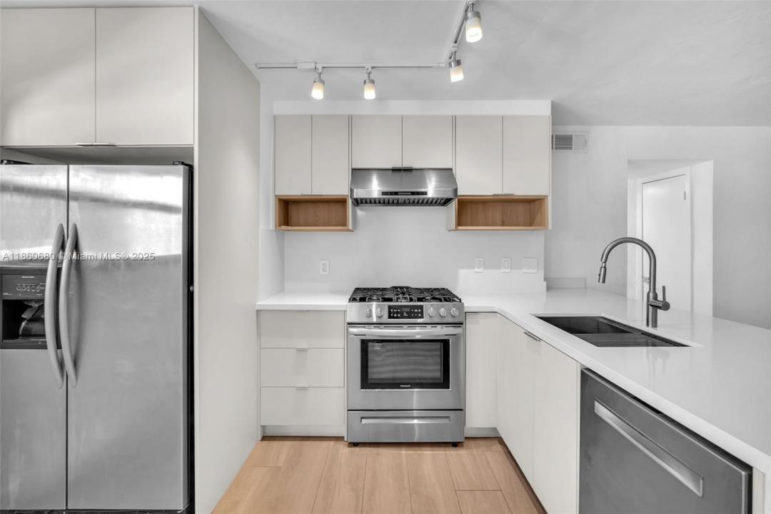 3265 Virginia St 8, Miami, Floride 33133, États-Unis