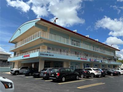 8302 NW 103rd St, Hialeah Gardens, Florida 33016, USA