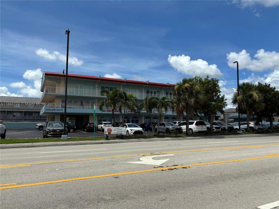 8302 NW 103rd St, Hialeah Gardens, Florida 33016, Estados Unidos