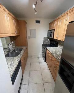460 W Park Dr 202, Miami, Florida 33172, USA