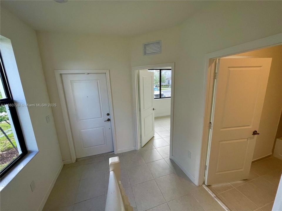20671 NE 7th Pl, Miami, Florida 33179