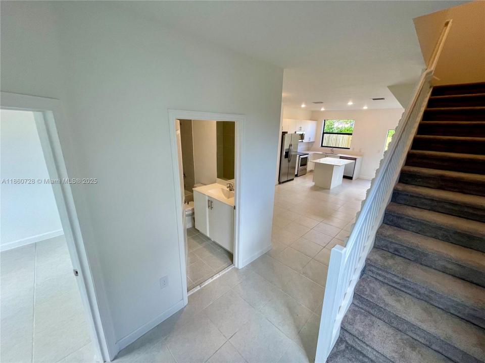 20671 NE 7th Pl, Miami, Florida 33179