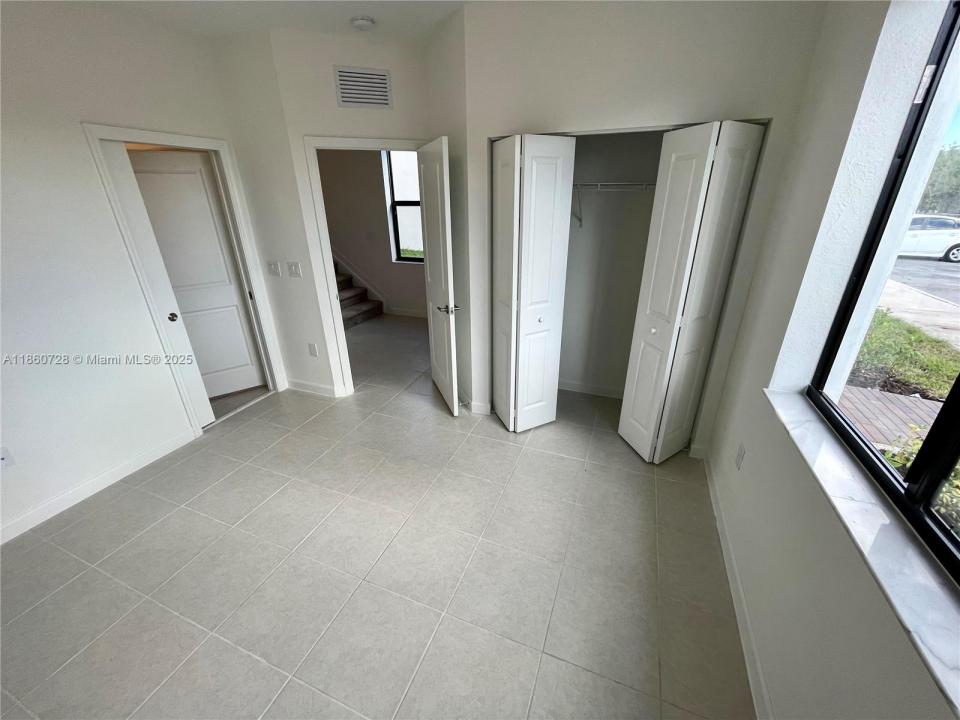 20671 NE 7th Pl, Miami, Florida 33179