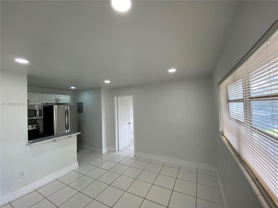 310 NE 82nd St 8, Miami, Flórida 33138, Estados Unidos