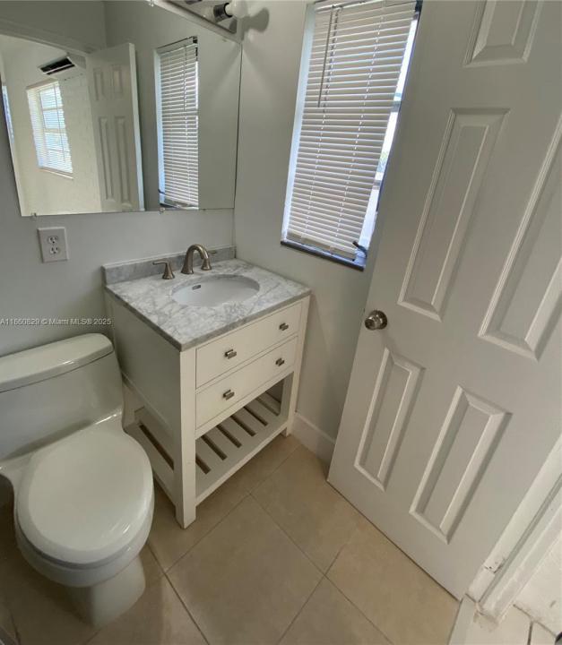 310 NE 82nd St 8, Miami, Flórida 33138, Estados Unidos