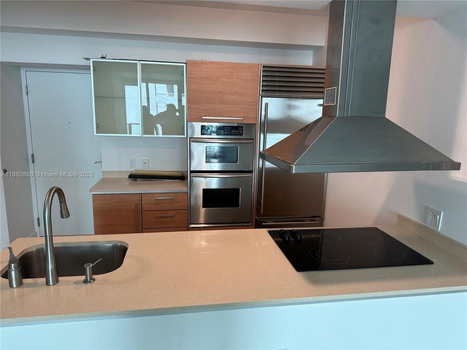 218 SE 14th St 1508, Miami, Florida 33131, Estados Unidos